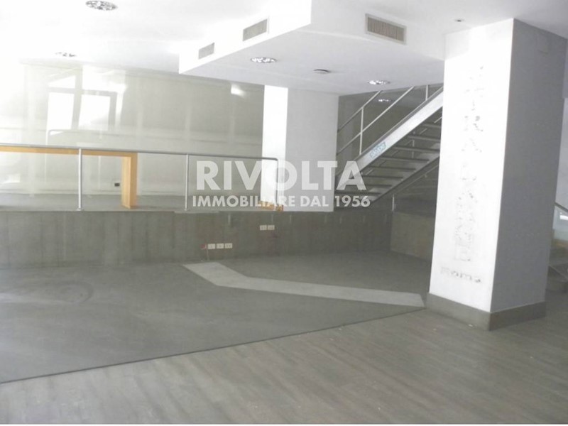 Immobile commerciale in Affitto a Roma, 16'000&euro;, 250 m²