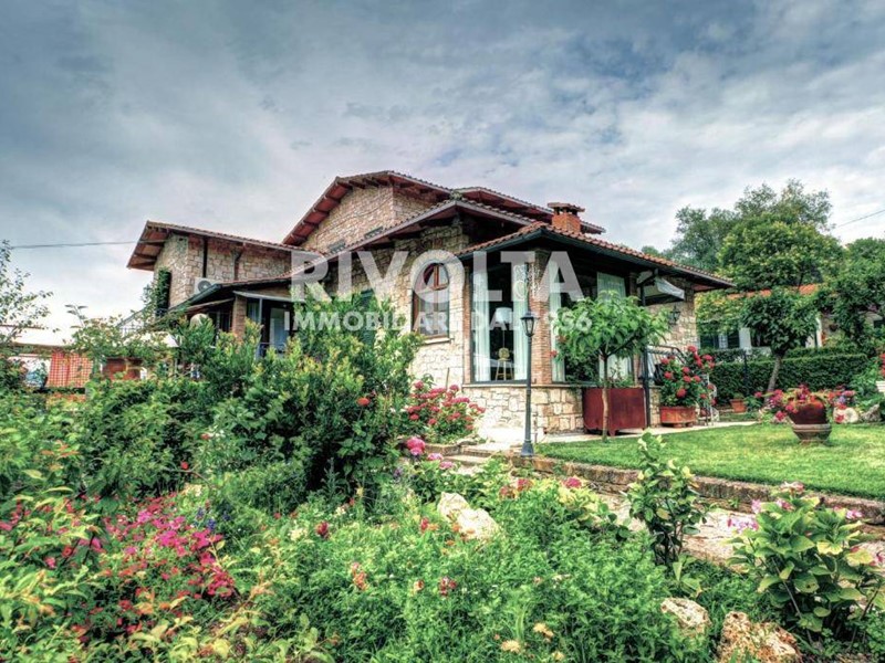 Villa in Vendita a Manciano, 699'000€, 500 m², con Box