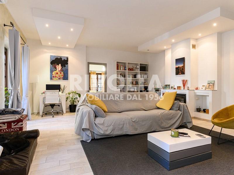 Attico in Vendita a Roma, 510'000€, 167 m²