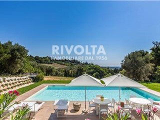 Villa in Vendita a Poggio Mirteto, 340'000&euro;, 500 m²