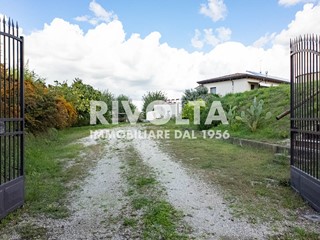 Villa in Vendita a Collevecchio, 949'000&euro;, 900 m²