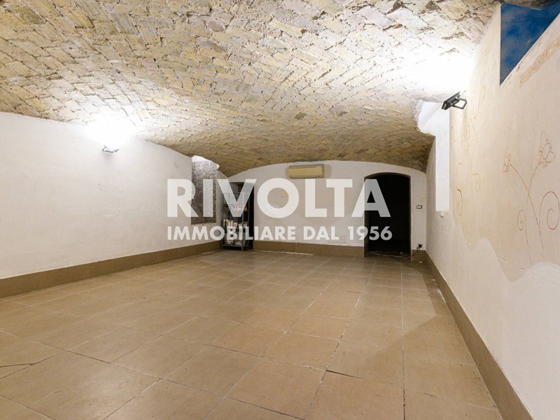 Magazzino in Vendita a Roma, 215'000€, 150 m²