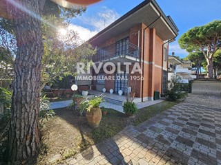 Villa in Vendita a Cervia, 849'000€, 260 m²