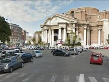 Attività commerciale in Affitto a Roma, 15'000&euro;, 270 m²