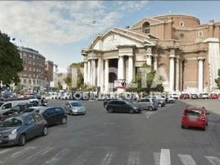 Attività commerciale in Affitto a Roma, 15'000&euro;, 270 m²