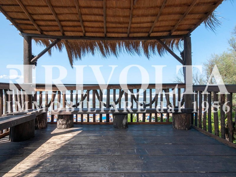 Villa in Affitto a Sabaudia, 3'500€, 380 m²