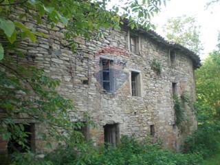 Rustico in Vendita a Pellegrino Parmense, 30'000&euro;, 450 m²