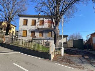 Appartamento in Vendita a Varano de' Melegari, 60'000&euro;, 1048 m²