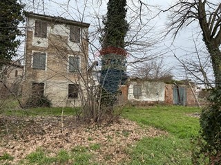 Rustico in Vendita a Fontevivo, 60'000&euro;, 250 m²