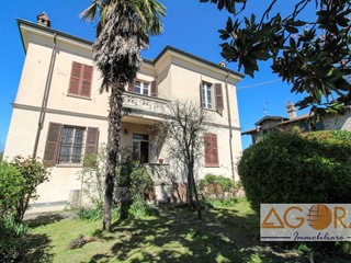 Casa Indipendente in Vendita a Tortona, 190'000€, 420 m²