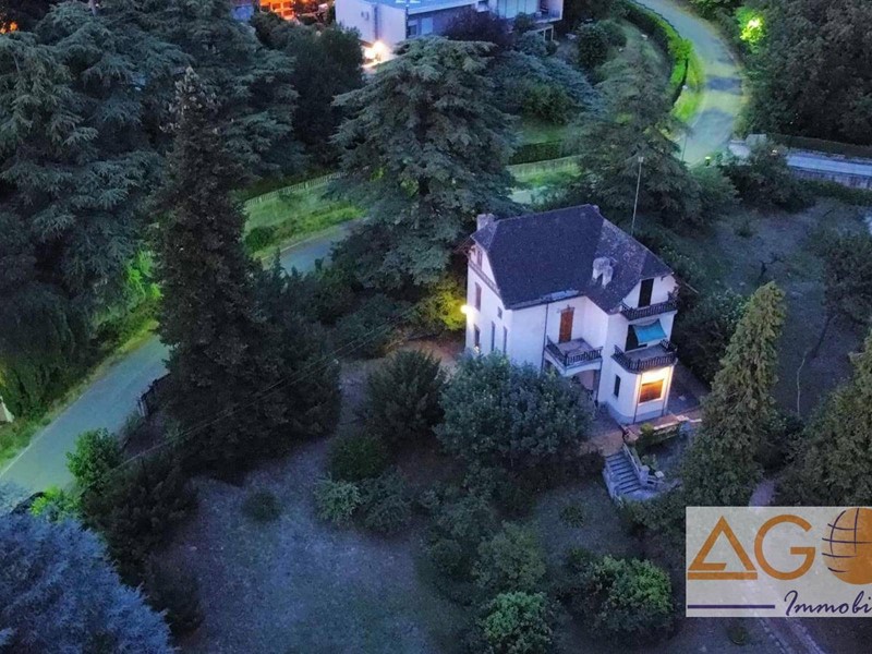 Villa in Vendita a Tortona, 520'000&euro;, 315 m²