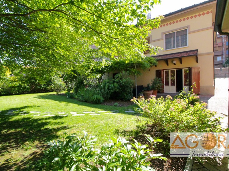 Casa Indipendente in Vendita a Tortona, 300'000€, 180 m²