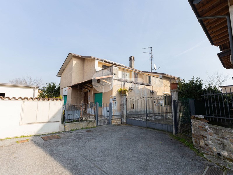 Villa in Vendita a Ghedi, 270'000€, 265 m²