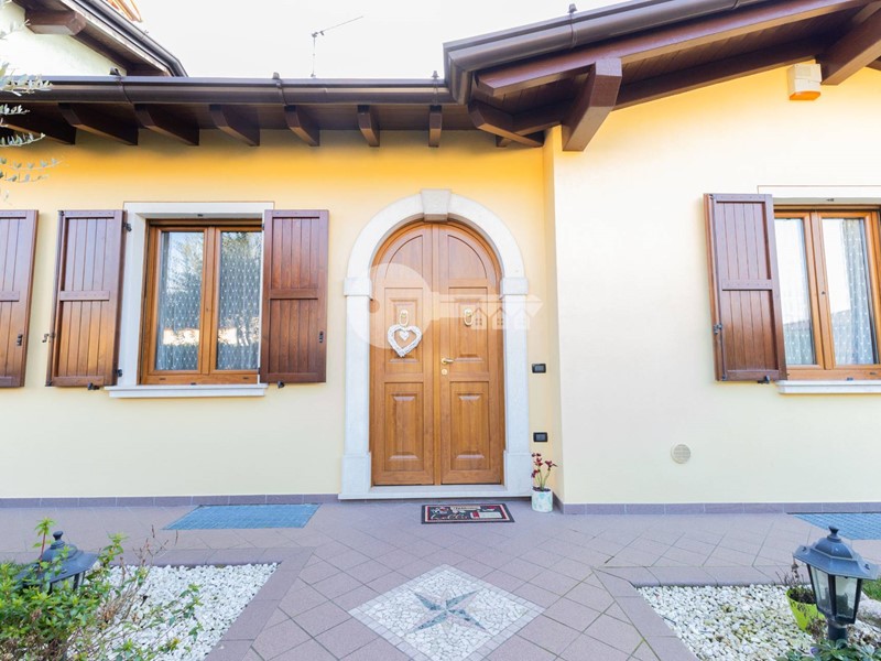 Casa Semi Indipendente in Vendita a Ghedi, 345'000€, 260 m²