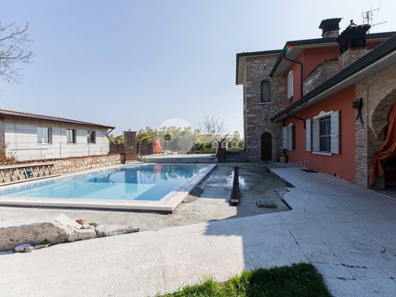 Villa in Vendita a Ghedi, 549'000€, 475 m²