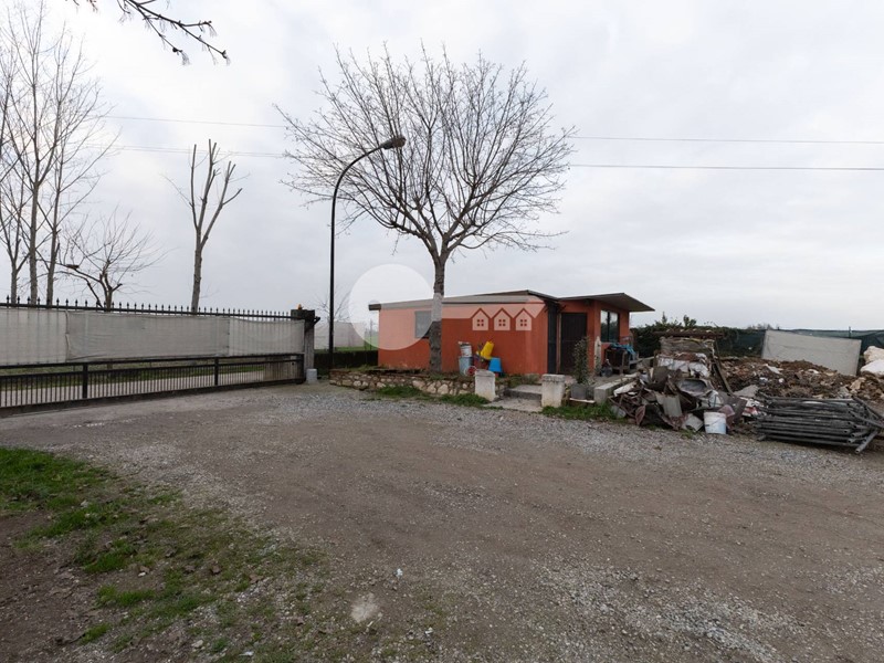 Magazzino in Vendita a Ghedi, 160'000€, 220 m²