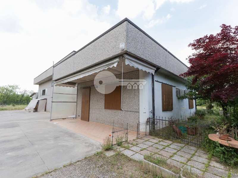 Casa Indipendente in Vendita a Ghedi, 249'000€, 350 m²