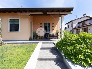 Villa in Vendita a Ghedi, 355'000€, 235 m²