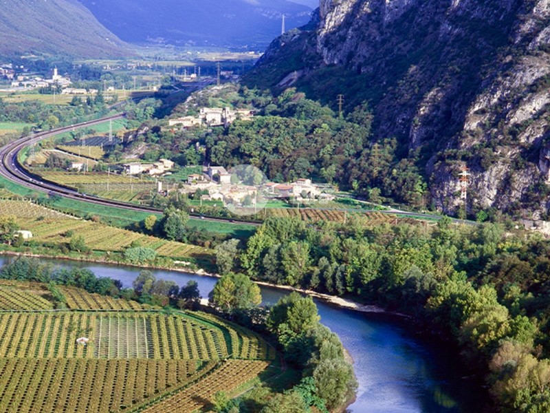 Terreno agricolo in Vendita a Rivoli Veronese, 185'000€, 34661 m²