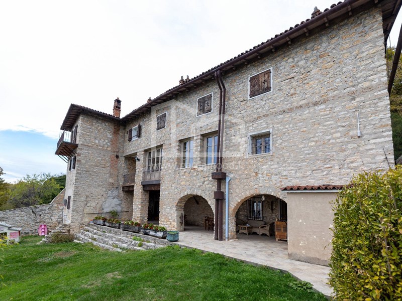 Villa in Vendita a Brescia, 1'200'000€, 750 m²
