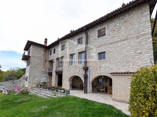 Villa in Vendita a Brescia, 1'200'000€, 750 m²