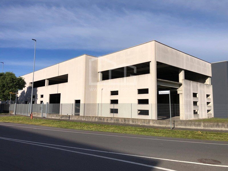 Capannone in Vendita a Poncarale, 470'000€, 1461 m²