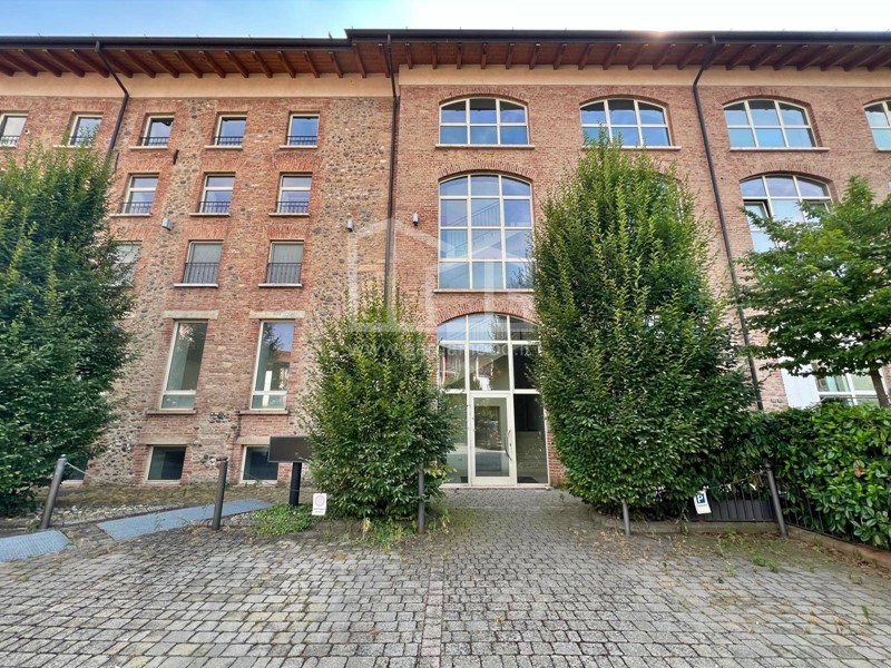 Ufficio in Vendita a Montichiari, 350'000€, 313 m²