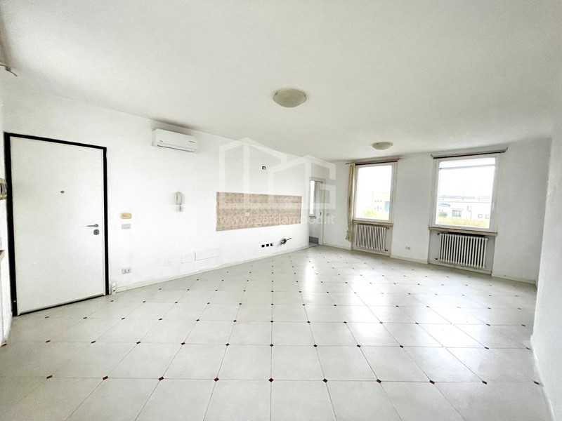 Trilocale in Vendita a Volta Mantovana, 130'000&euro;, 105 m²
