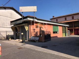 Attività commerciale in Vendita a Brandico, 70'000€, 135 m²
