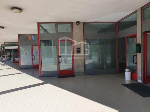 Immobile commerciale in Vendita a Darfo Boario Terme, 90'000€, 111 m²