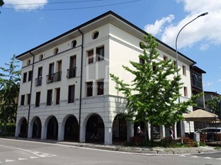 Immobile commerciale in Vendita a Montirone, 60'000€, 78 m²