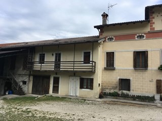 Casa Semi Indipendente in Vendita a Feltre, 149'000€, 800 m²