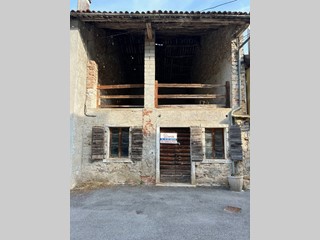 Rustico in Vendita a Borgo Valbelluna, 12'000€, 80 m²