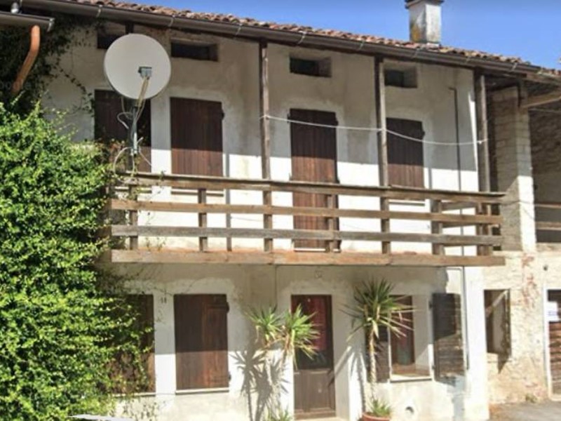 Casa Semi Indipendente in Vendita a Borgo Valbelluna, 130'000€, 320 m²