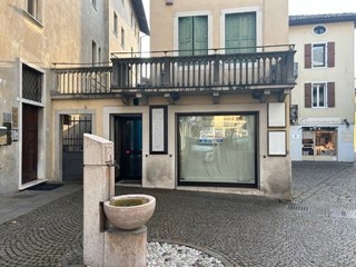 Attività commerciale in Affitto a Feltre, 1'400&euro;, 150 m²