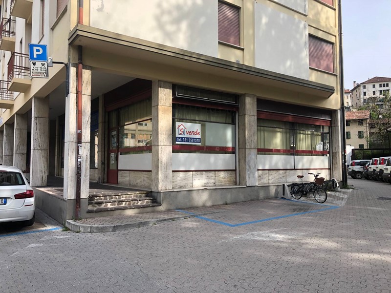 Immobile commerciale in Vendita a Feltre, 85'000€, 132 m²