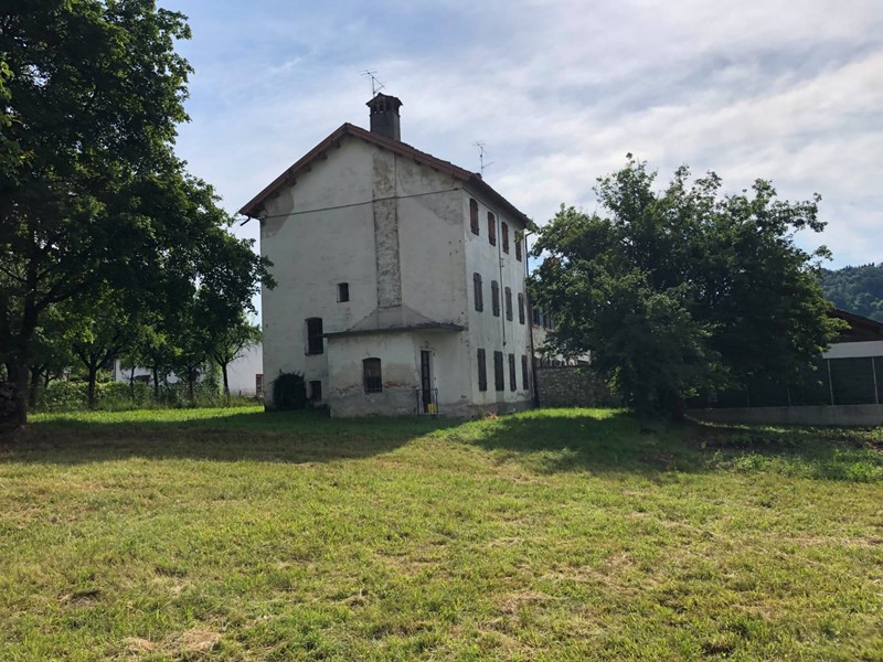 Casa Semi Indipendente in Vendita a Feltre, 120'000€, 400 m²