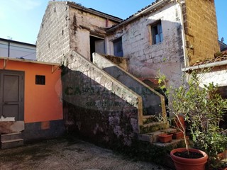 Trilocale in Vendita a Macerata Campania, 15'000€, 100 m²