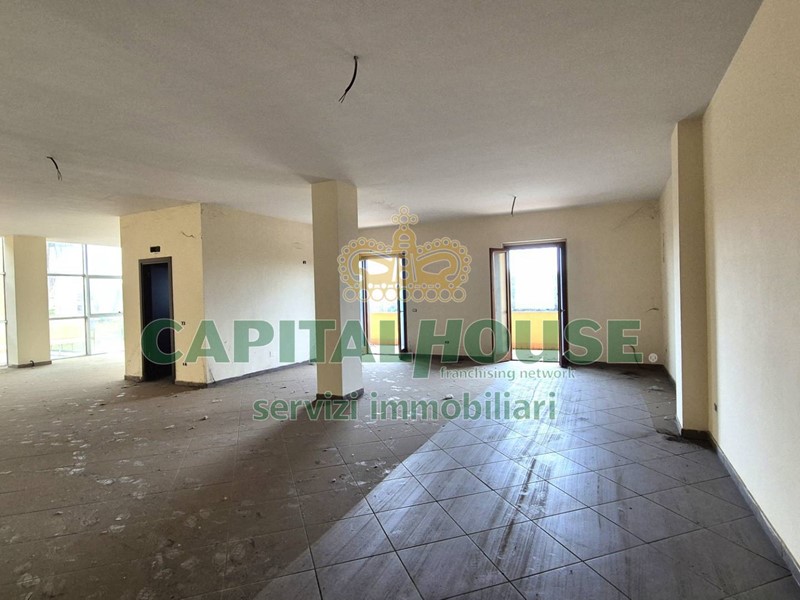 Ufficio in Vendita a Portico di Caserta, 149'675€, 135 m²
