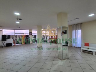 Ufficio in Vendita a Portico di Caserta, 300'600€, 264 m²