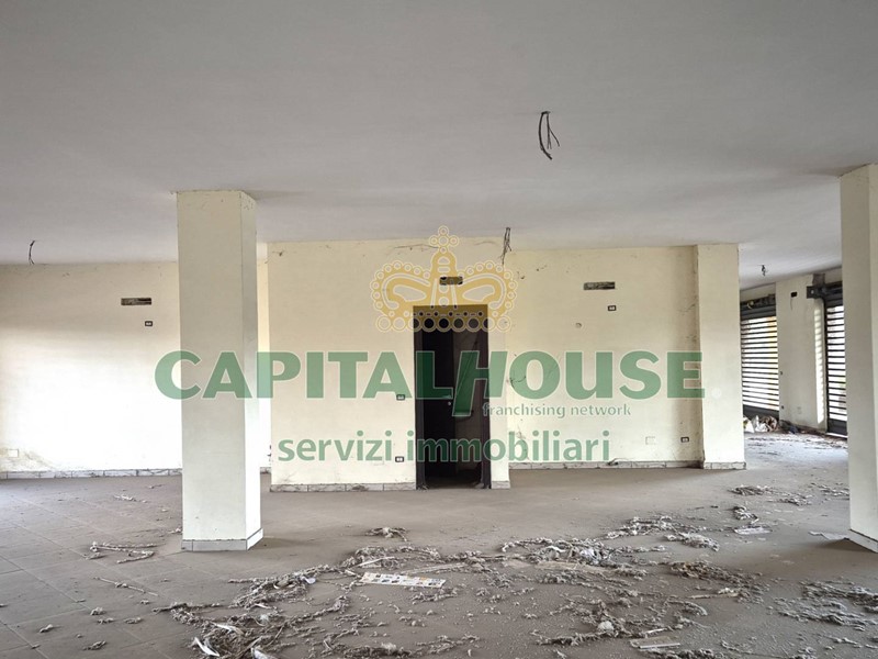 Immobile commerciale in Vendita a Portico di Caserta, 465'606€, 280 m²