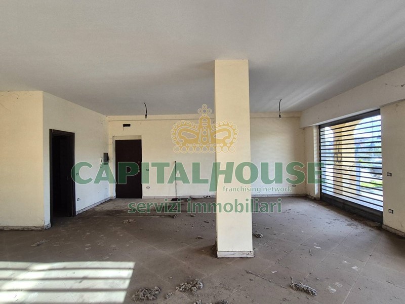 Immobile commerciale in Vendita a Portico di Caserta, 136'512€, 150 m²