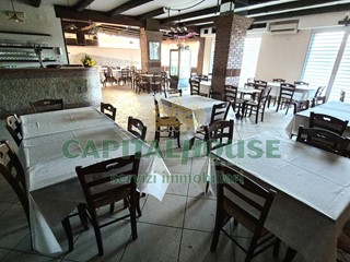Immobile commerciale in Vendita a Portico di Caserta, 216'796€, 180 m²