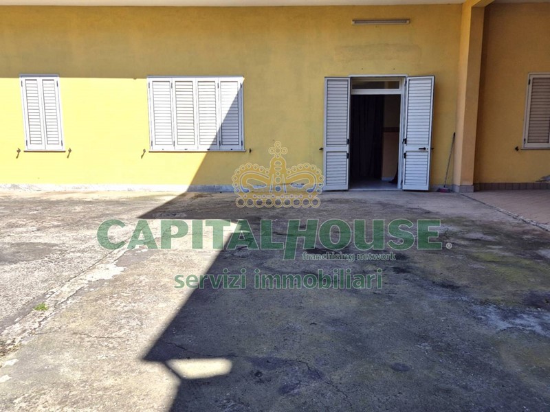 Trilocale in Vendita a Macerata Campania, 82'000€, 127 m²