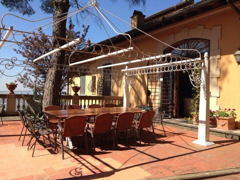 Villetta a schiera in Affitto a Firenze, 3'000€, 350 m²