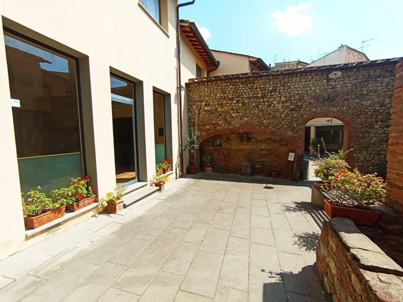 Attività commerciale in Affitto a Montelupo Fiorentino, 1'900€, 190 m²