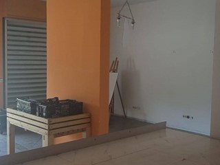 Attività commerciale in Affitto a Firenze, 900€, 62 m²