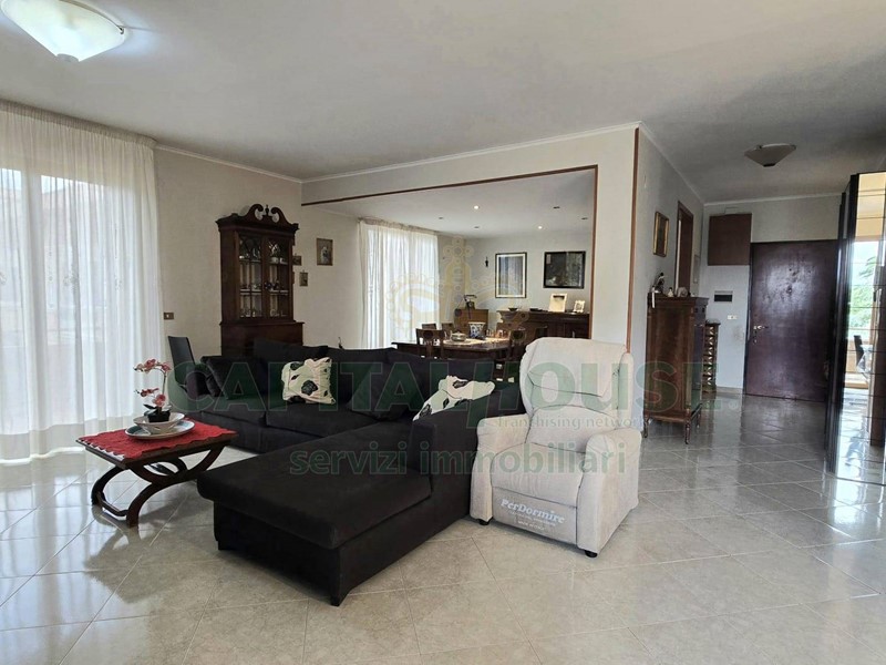 Quadrilocale in Vendita a San Nicola la Strada, 195'000€, 156 m²