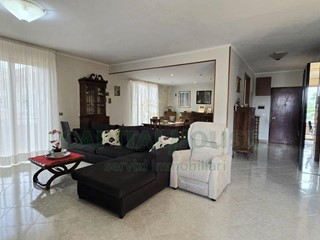 Quadrilocale in Vendita a San Nicola la Strada, 195'000€, 156 m²