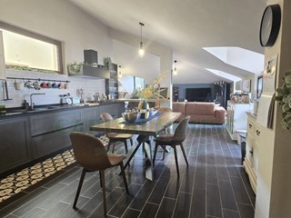 Attico in Vendita a San Nicola la Strada, 165'000€, 140 m²